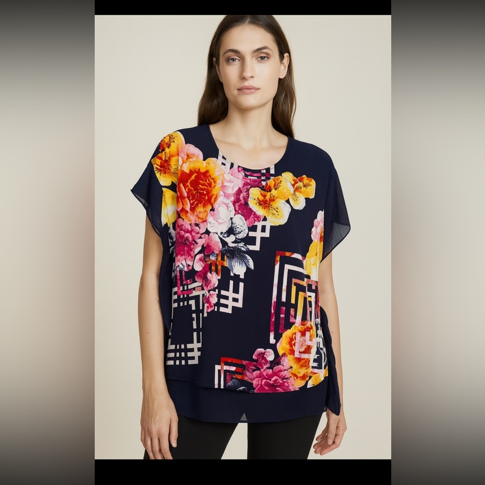 NWT JM Colection, floral top.